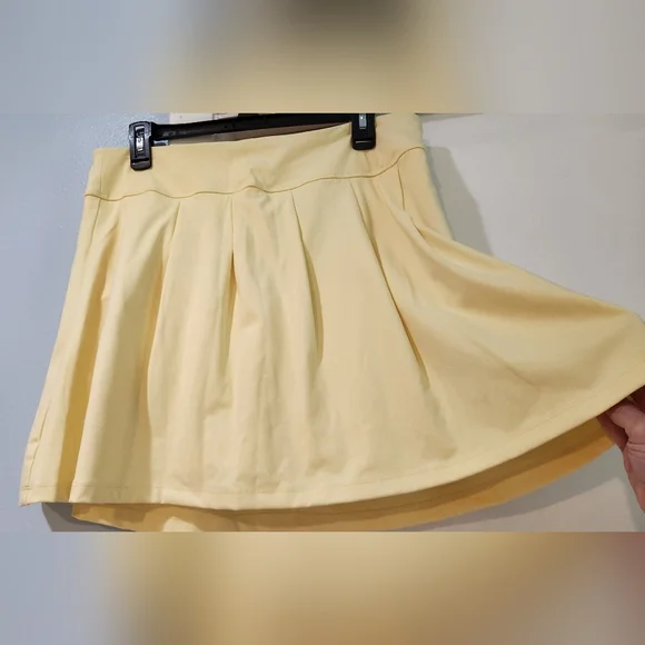 Women's Lands' End Yellow Athletic Skort, Size M - Picture 7 of 10